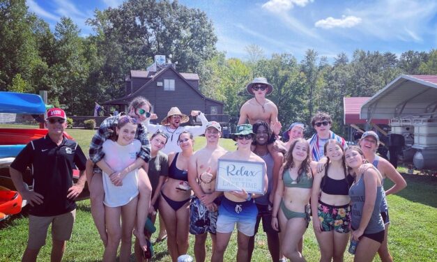 Students Use Kayaks To Pick Up Litter On Lake
